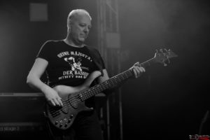 Bruno Gehriger, Bassist der Band Relayer live P9 Biberist 2019