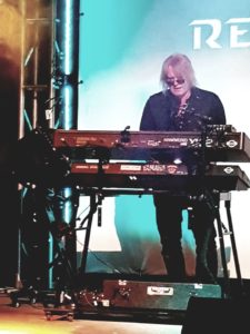 Hene Klodel, Keyboarder der Band Relayer live im Wäck Oschwand 2020