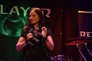 Sandy Keller, Sängerin der Band Relayer live in der Stube Basel 2023