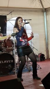 Sandy Keller, Sängerin der Band Relayer live im Restaurant Ämmesee Biberist 2023