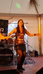 Sandy Keller, Sängerin der Band Relayer live im Restaurant Ämmesee Biberist 2023
