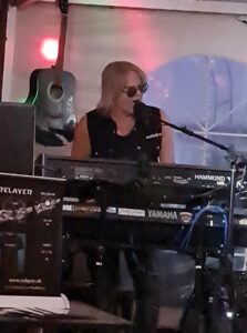 Bruno Gehriger, Bassist der Band Relayer live im Restaurant Ämmesee Biberist 2023