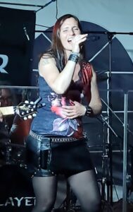 Sandy Keller, Sängerin der Band Relayer live im Restaurant Ämmesee Biberist 2023