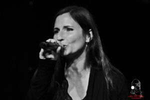 Sandy Keller, Sängerin der Band Relayer live Improvisorium Huttwil 2023