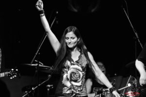 Sandy Keller, Sängerin der Band Relayer live Improvisorium Huttwil 2023