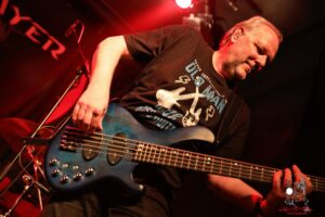 Bruno Gehriger, Bassist der Band Relayer live Improvisorium Huttwil 2023