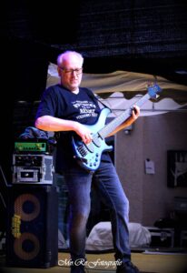 Bruno Gehriger, Bassist der Band Relayer, am Rock'n Beer Festival in Läufelfingen 2025