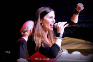 Sandy Keller, Sängerin der Band Relayer, am Rock'n Beer Festival in Läufelfingen 2025